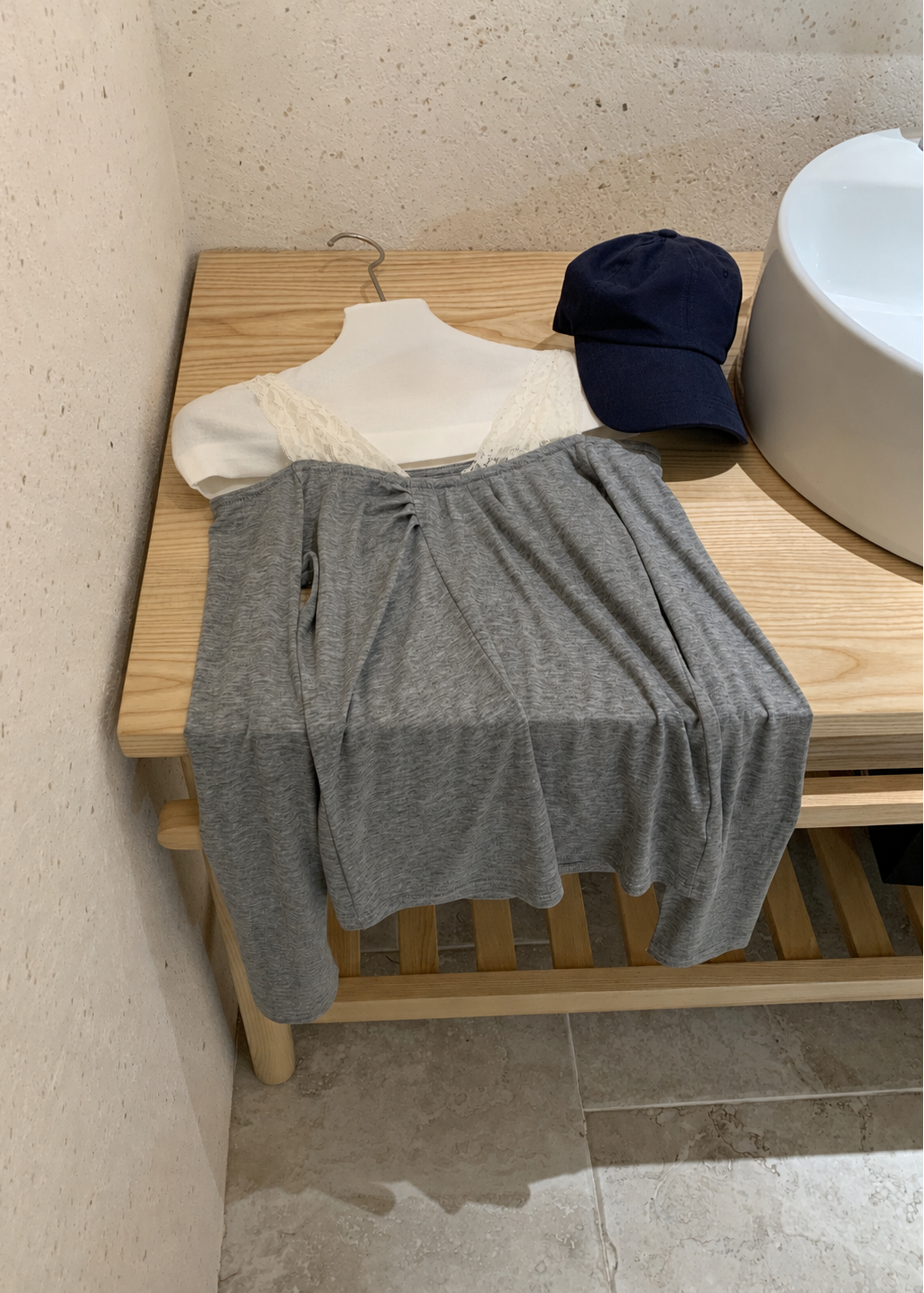 【Pre-Order】Vivia Off-Shoulder Top - Grey