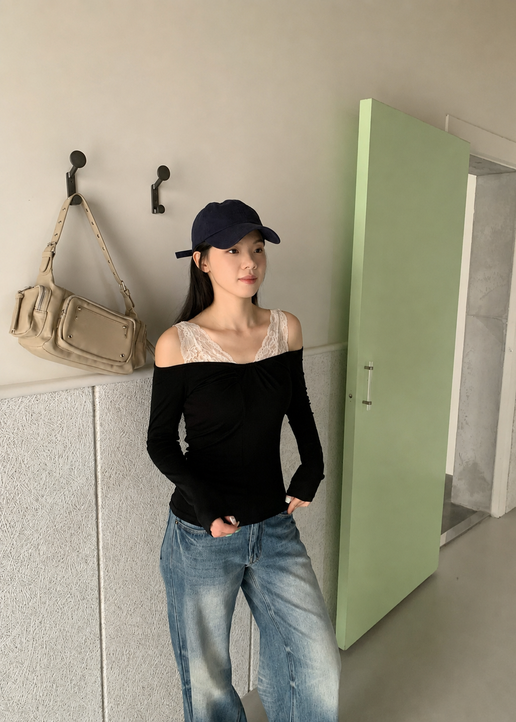 【Pre-Order】Vivia Off-Shoulder Top - Black