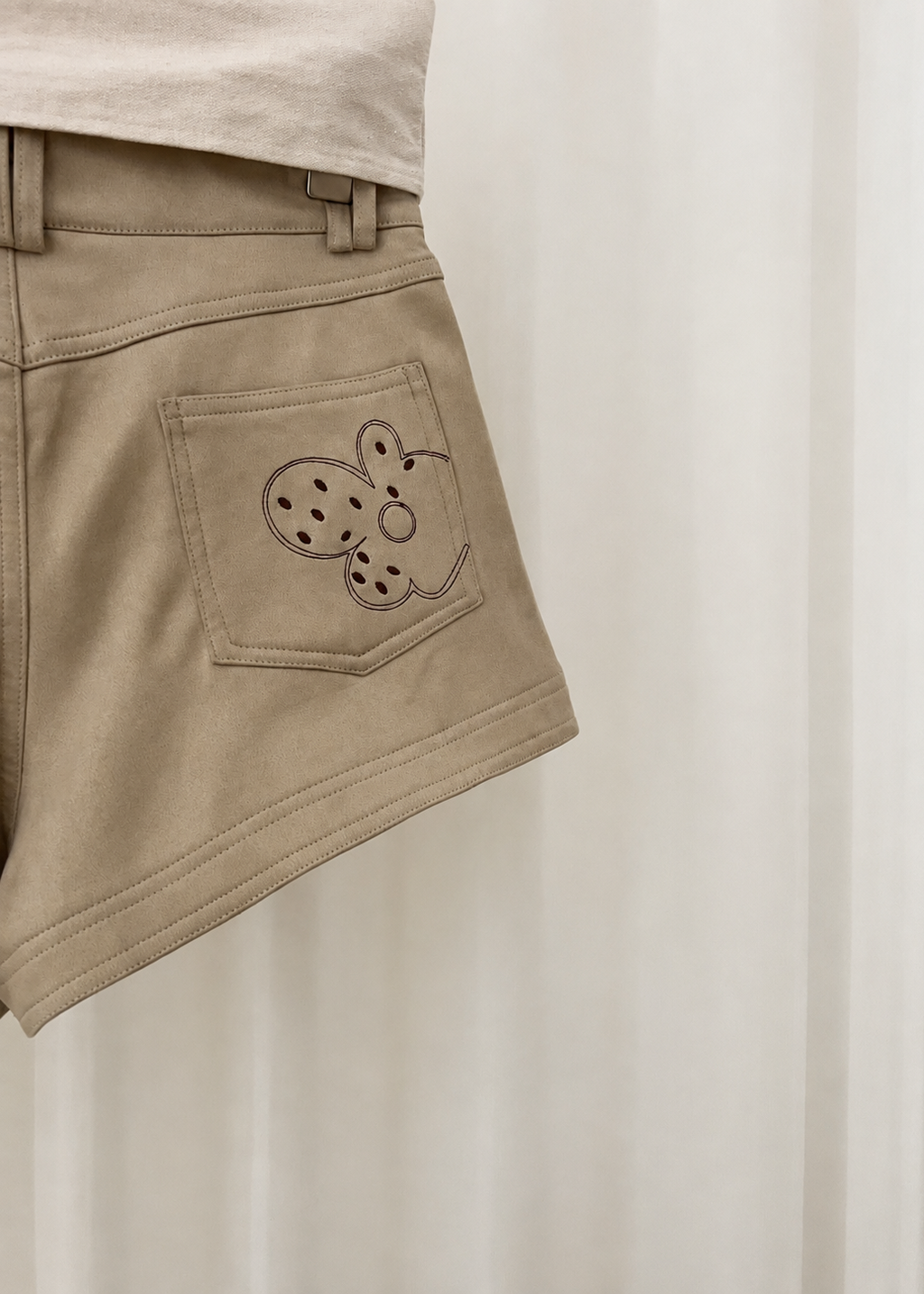 【Pre-Order】Daisy Stitch Shorts (Suede)