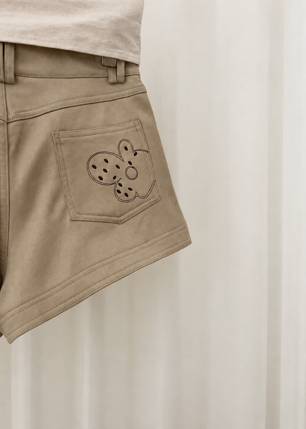 【Pre-Order】Daisy Stitch Shorts (Suede)