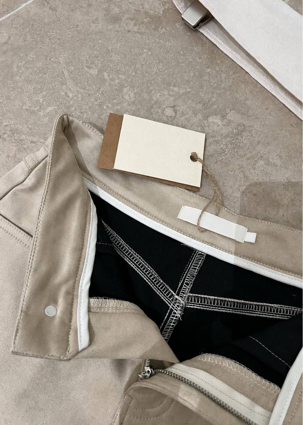【Pre-Order】Daisy Stitch Shorts (Suede)
