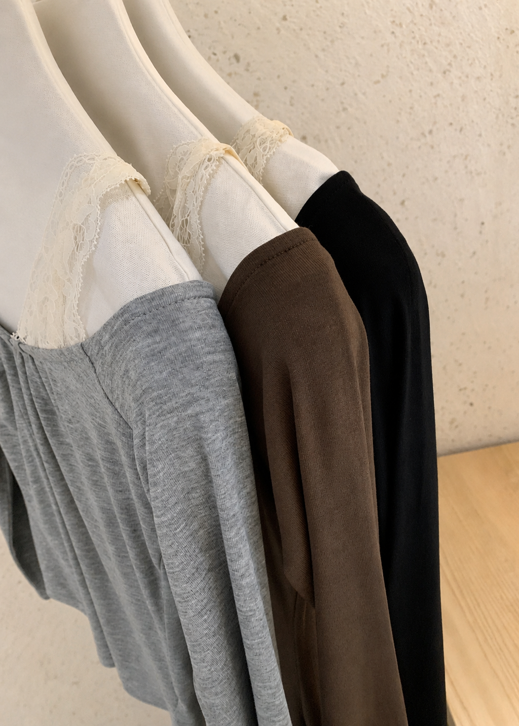 【Pre-Order】Vivia Off-Shoulder Top - Grey