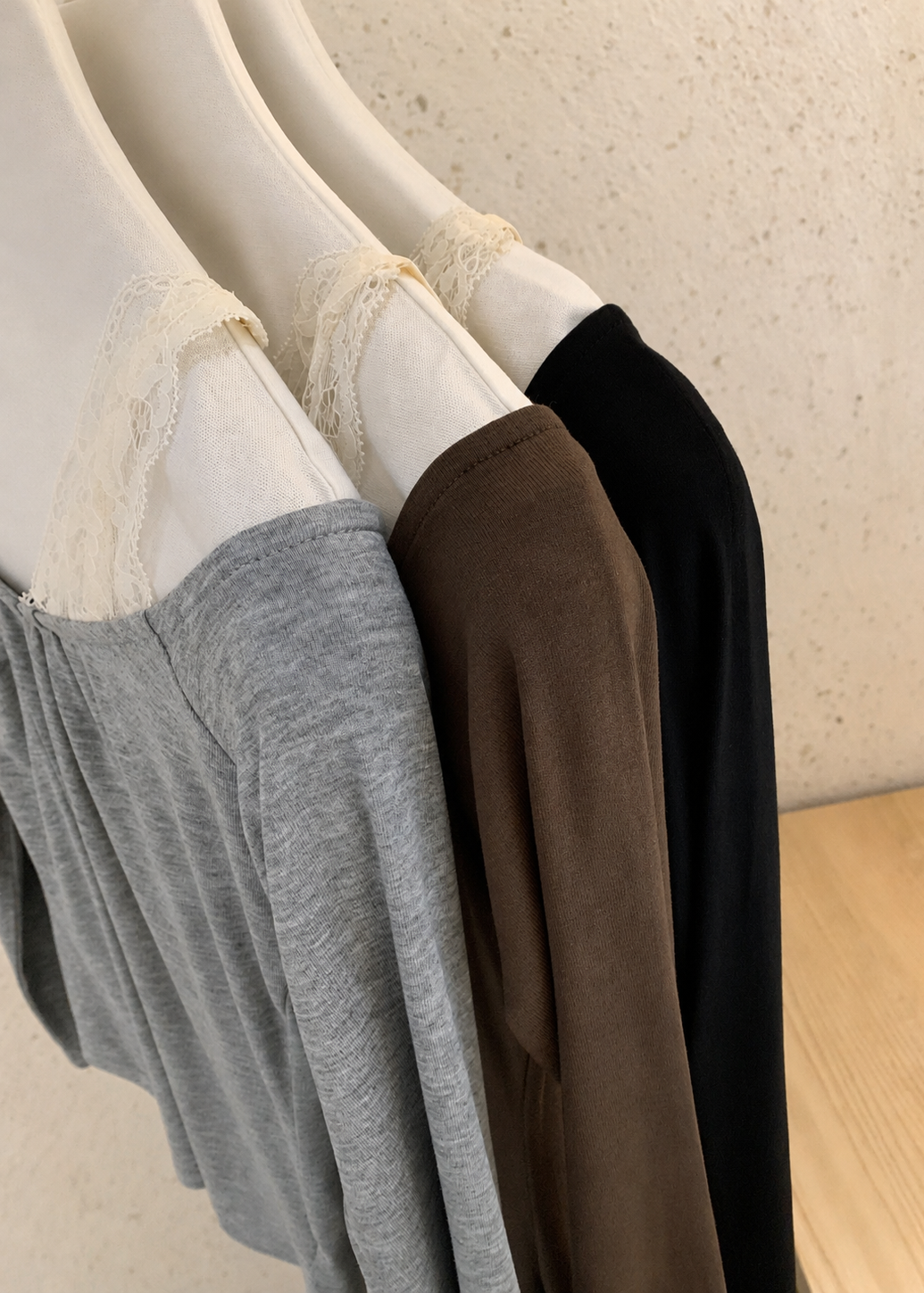 【Pre-Order】Vivia Off-Shoulder Top - Grey