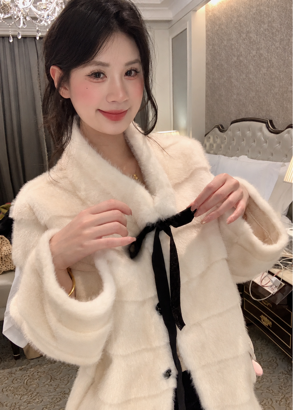 【 Pre-Order】Dolly Faux Fur Jacket