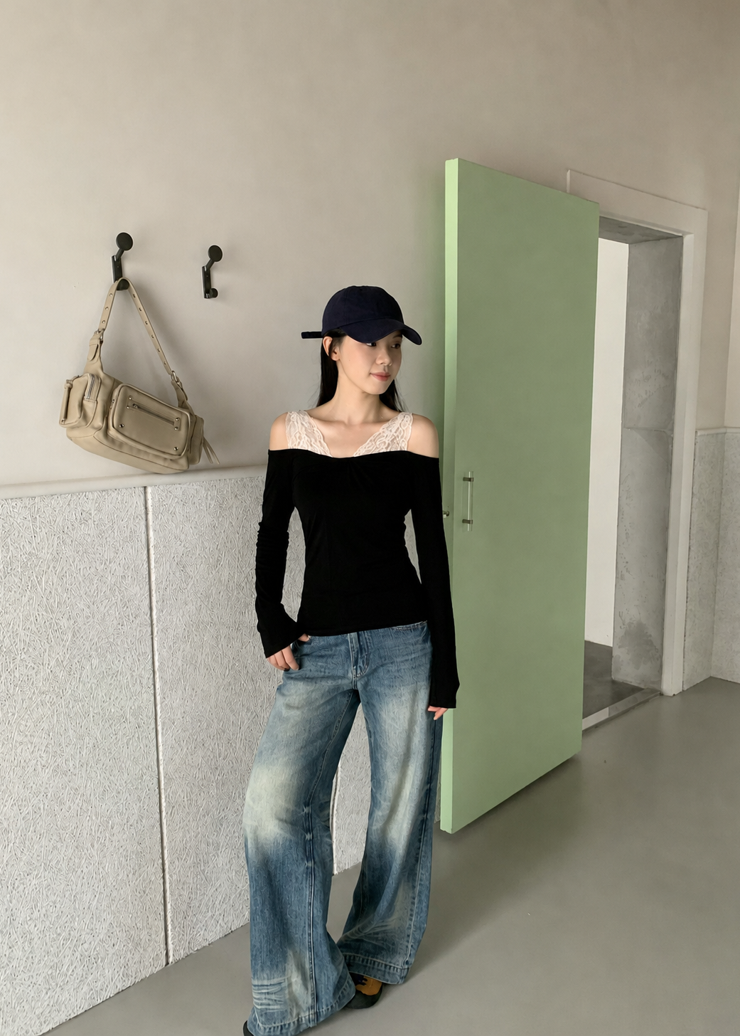 【Pre-Order】Vivia Off-Shoulder Top - Black