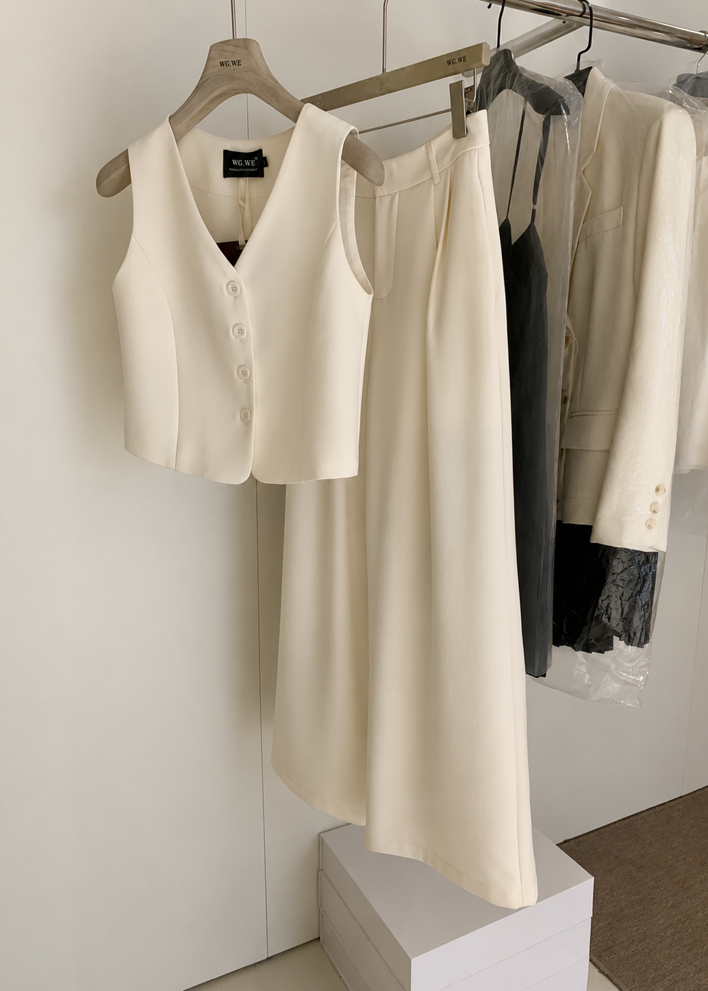 Reese Vest Set - White