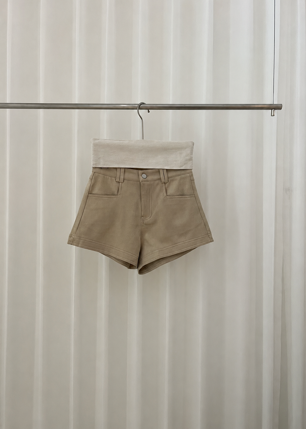 【Pre-Order】Daisy Stitch Shorts (Suede)