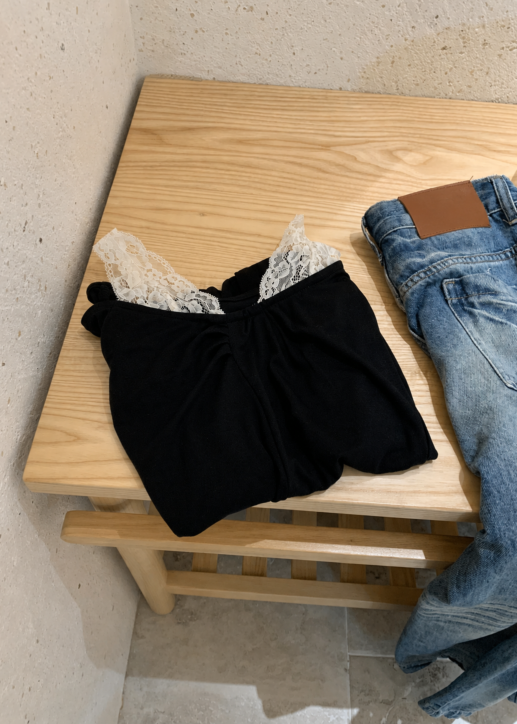 【Pre-Order】Vivia Off-Shoulder Top - Black