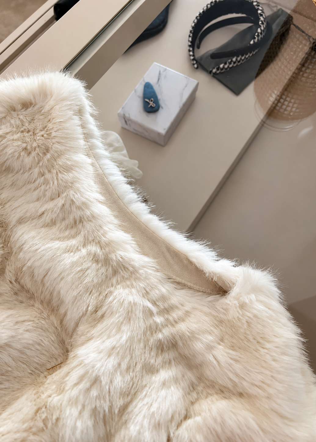 【 Pre-Order 】Hush Faux Fur Collar Vest
