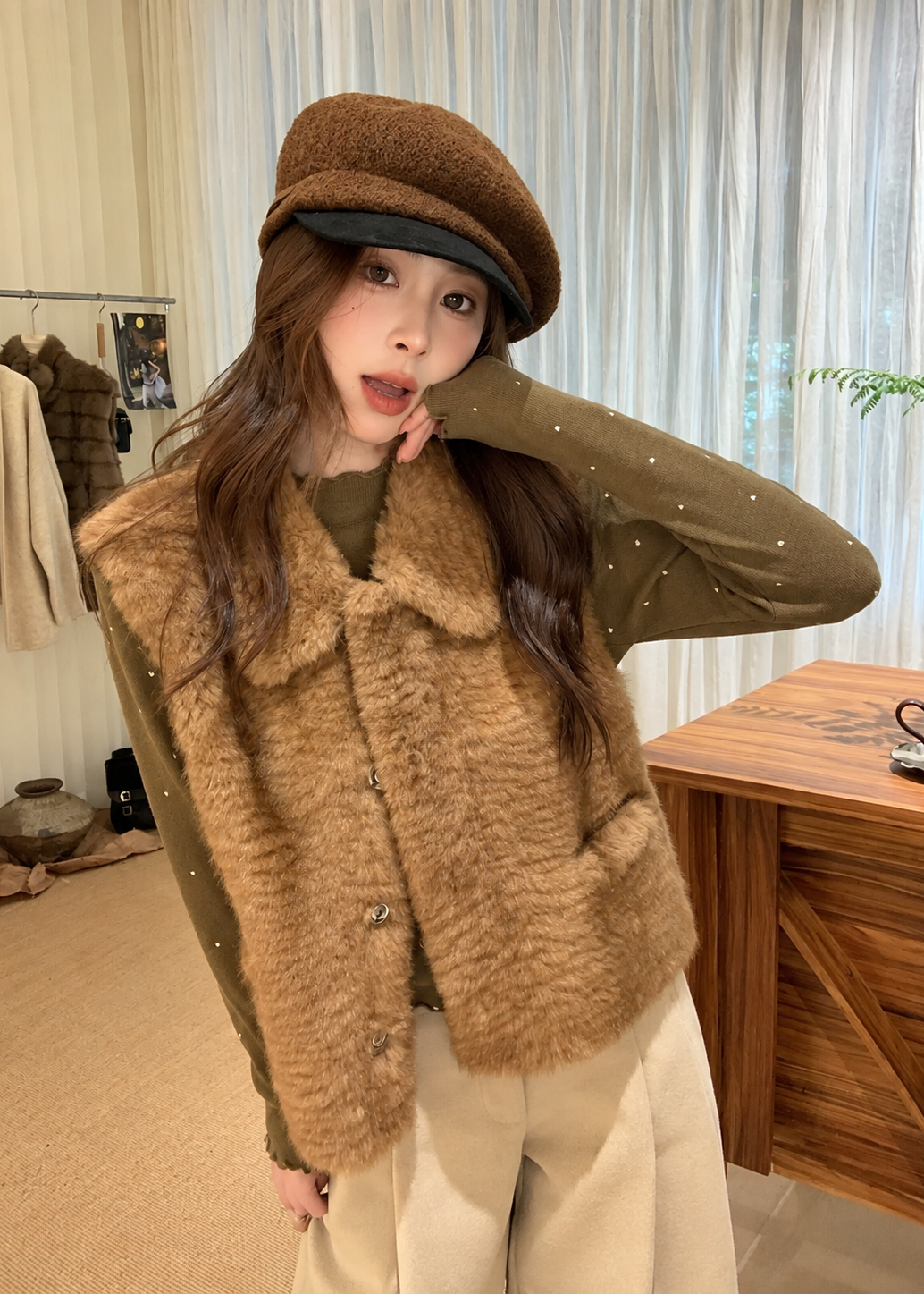 【 Pre-Order 】Hush Faux Fur Collar Vest