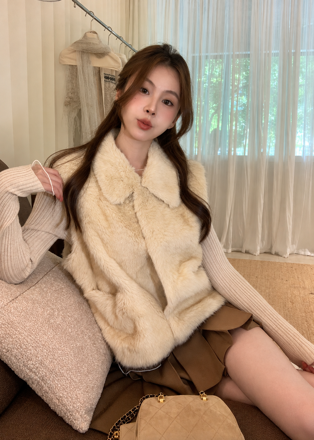 【 Pre-Order 】Hush Faux Fur Collar Vest