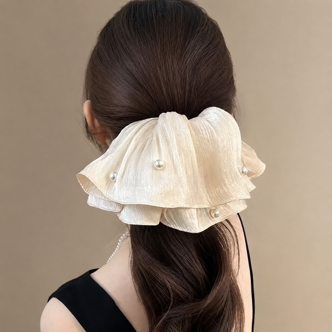 Pearl Muse Scrunchie