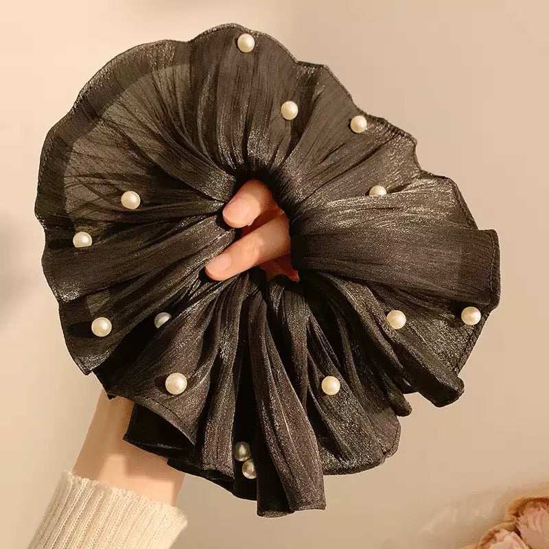 Pearl Muse Scrunchie