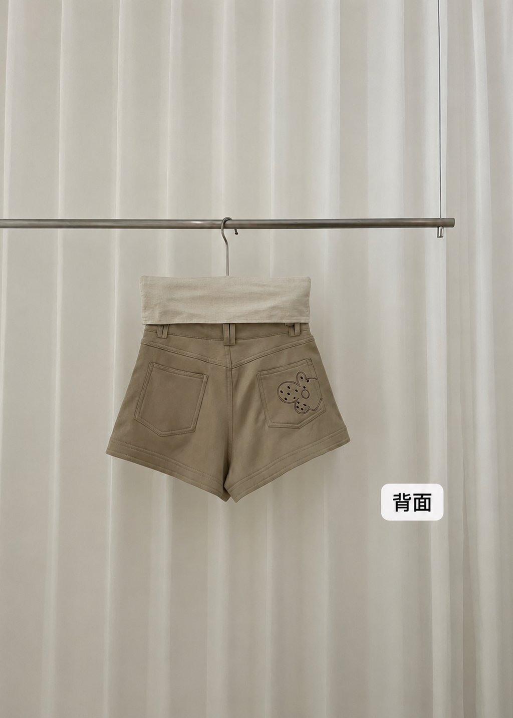 【Pre-Order】Daisy Stitch Shorts (Suede)