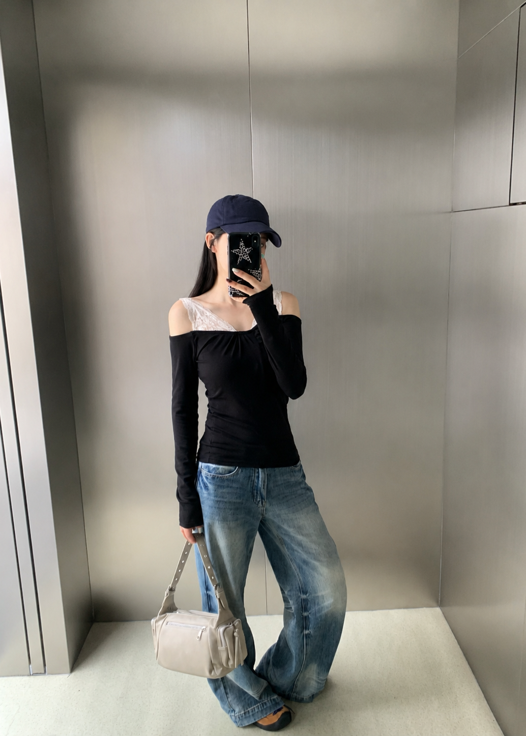 【Pre-Order】Vivia Off-Shoulder Top - Black
