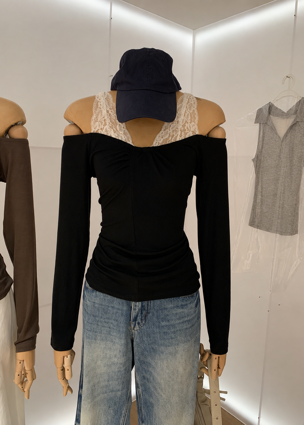 【Pre-Order】Vivia Off-Shoulder Top - Black