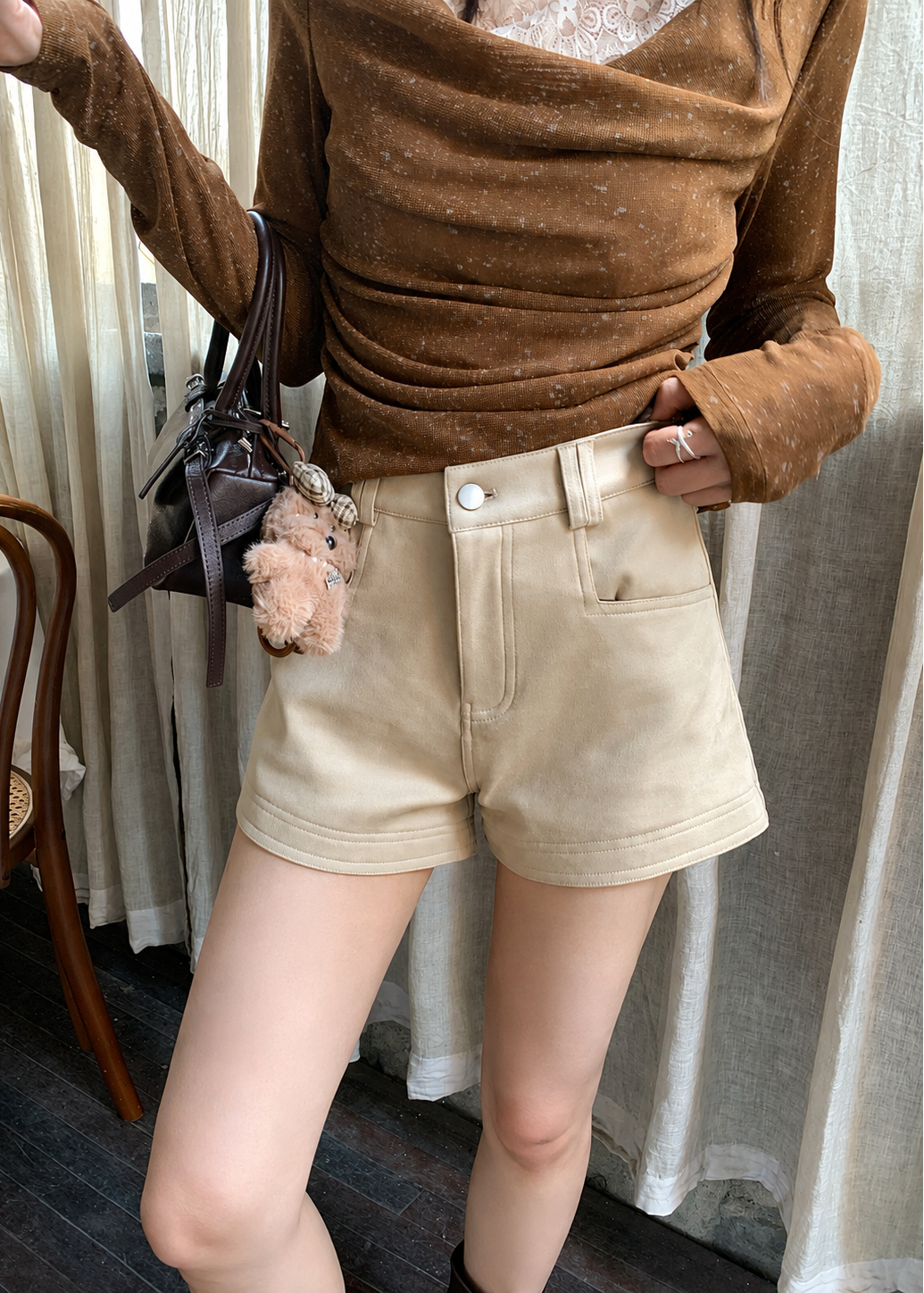 【Pre-Order】Daisy Stitch Shorts (Suede)