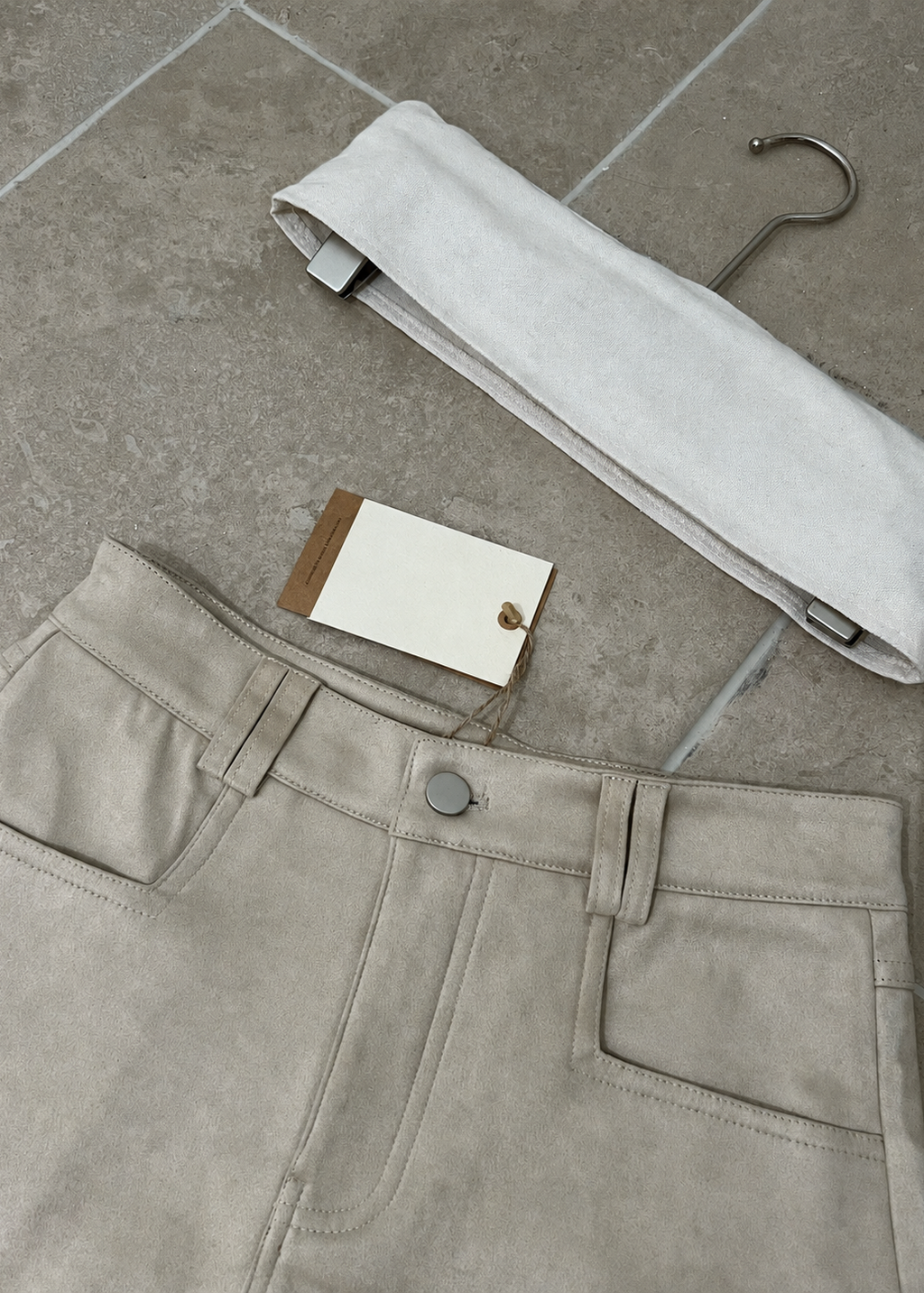 【Pre-Order】Daisy Stitch Shorts (Suede)