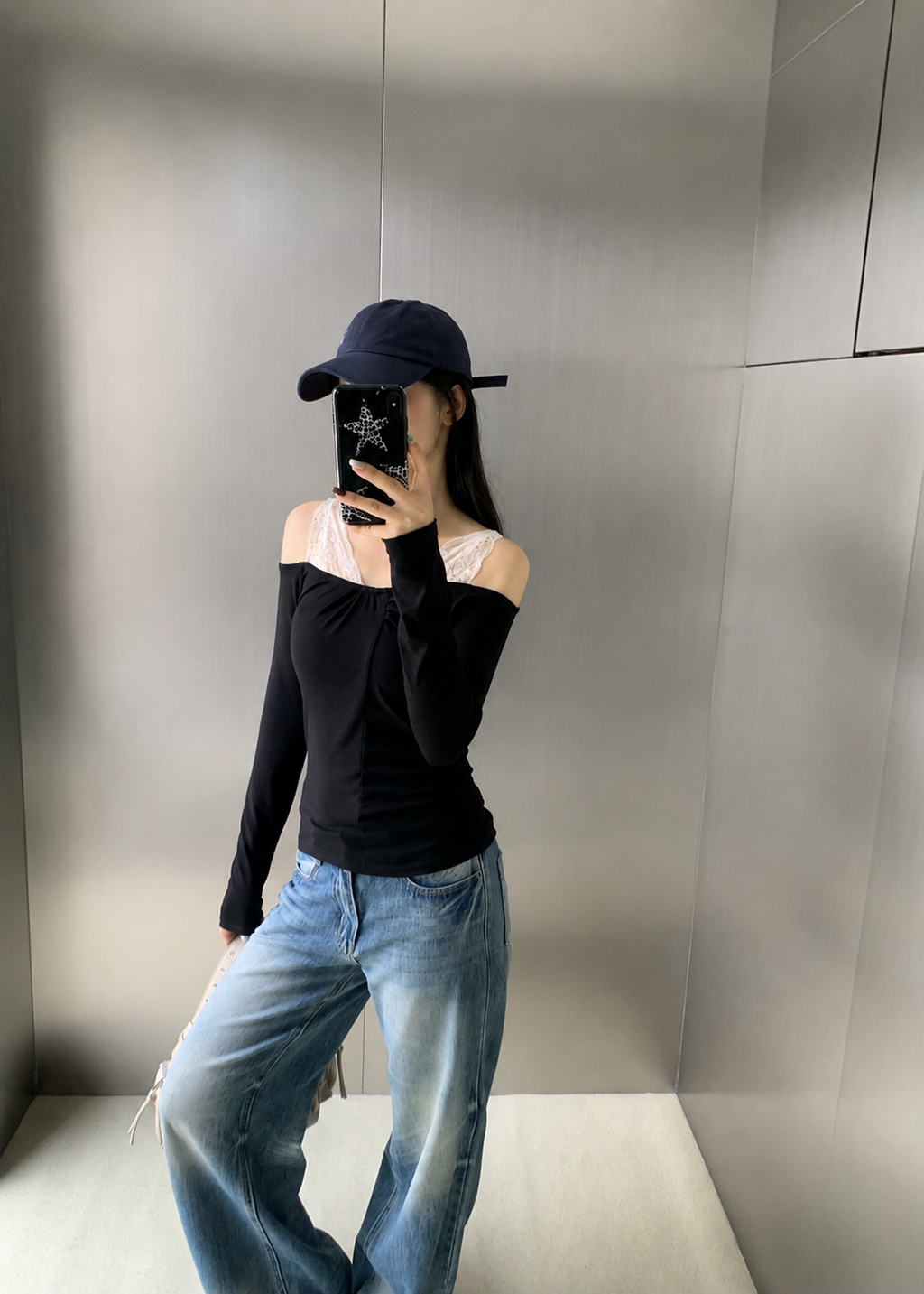 【Pre-Order】Vivia Off-Shoulder Top - Black