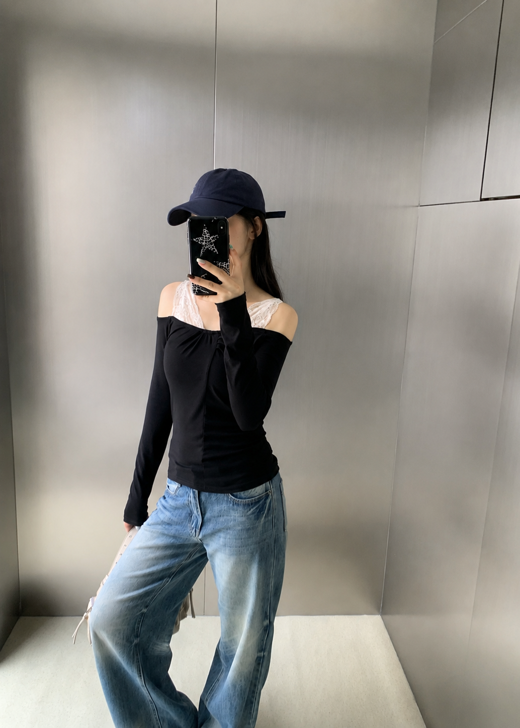 【Pre-Order】Vivia Off-Shoulder Top - Black