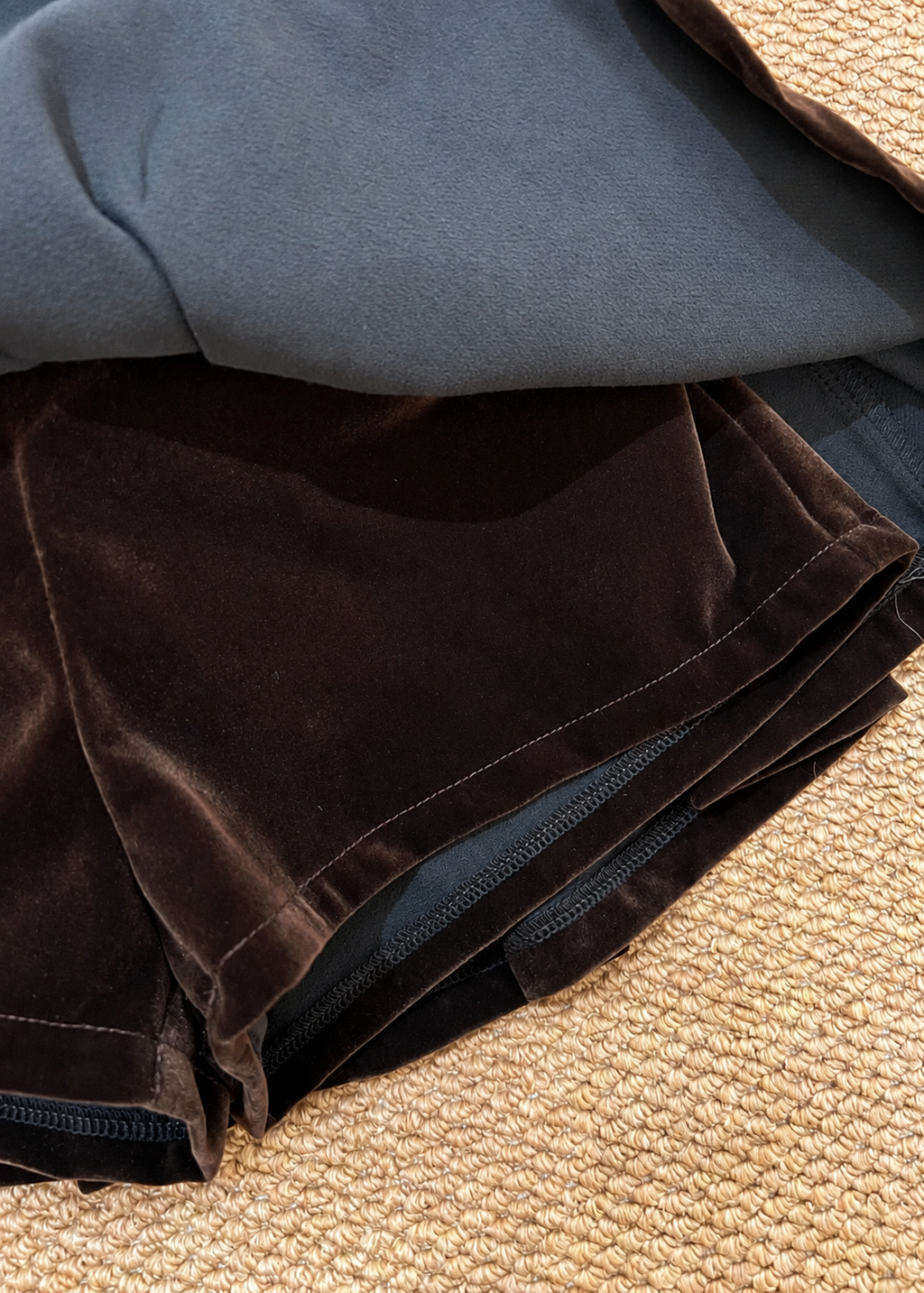 【 Pre-Order】Velvet Mini Skirt